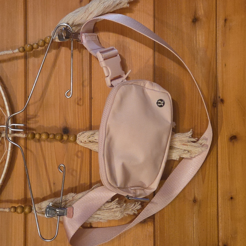 Lululemon Crossbody Belt Bag Light Pink